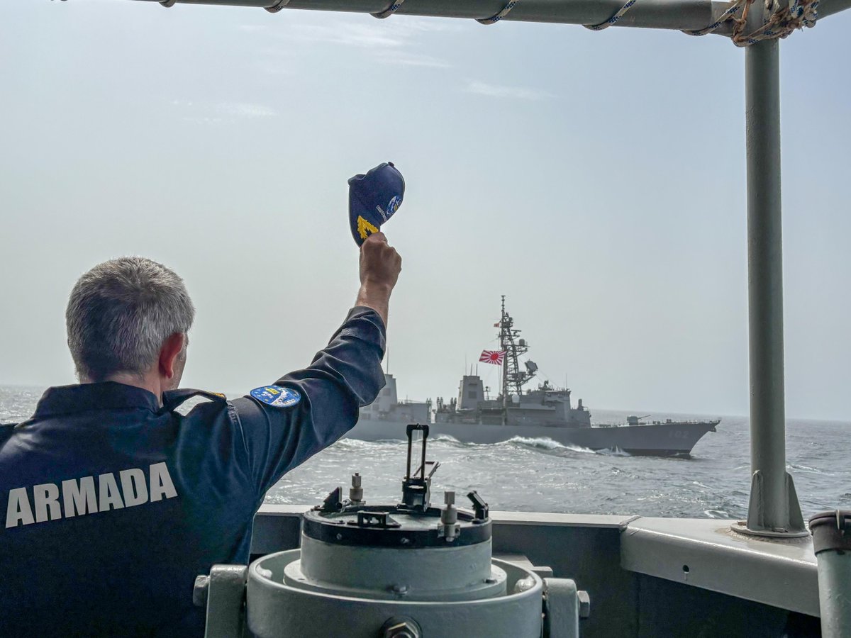 EUNAVFOR's tweet image. On 07 July, #OperationATALANTA 🇪🇺 flagship ESPS #NAVARRA conducted a joint activity at sea with the JS #HARUSAME 🇯🇵.
➡️ Collaboration between different navies is essential to share information of interest in the Area of Operations.
@JMSDF_SDF_ENG @EMADmde
#GoFurtherTogether