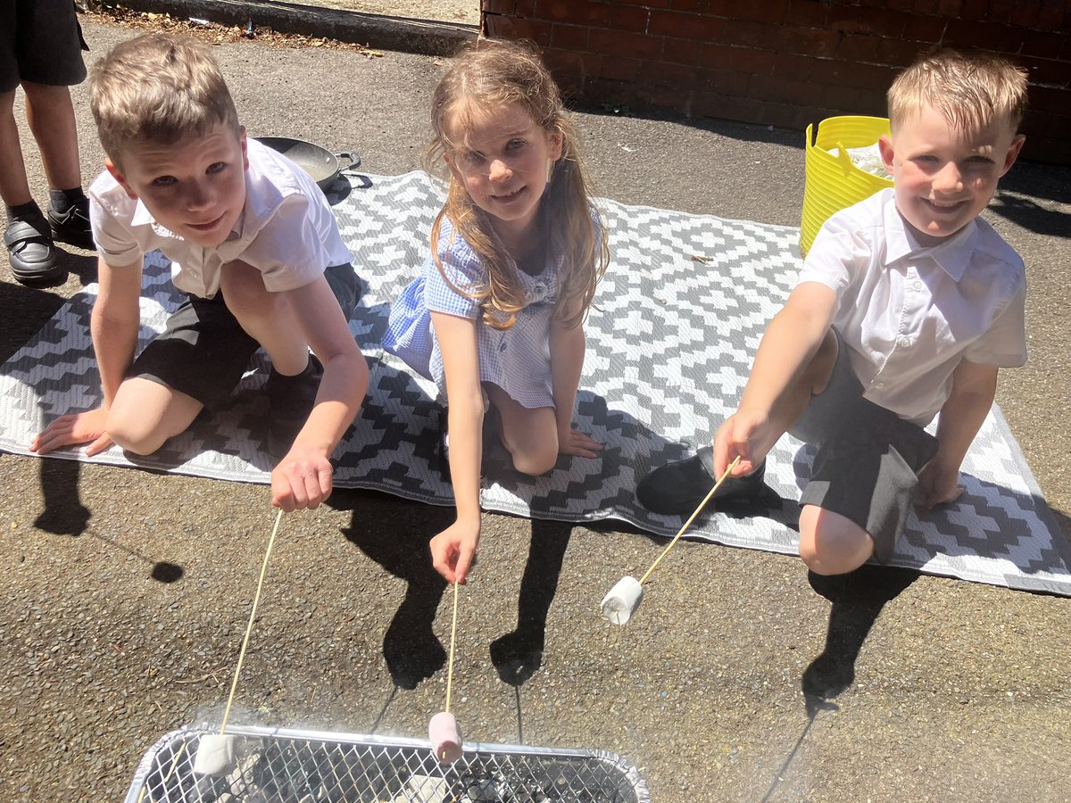 Dragonflies completed their last Manor Court 48 of Yr 1 by toasting marshmallows today.  Lots of the children had never done this before and they all had a great time.