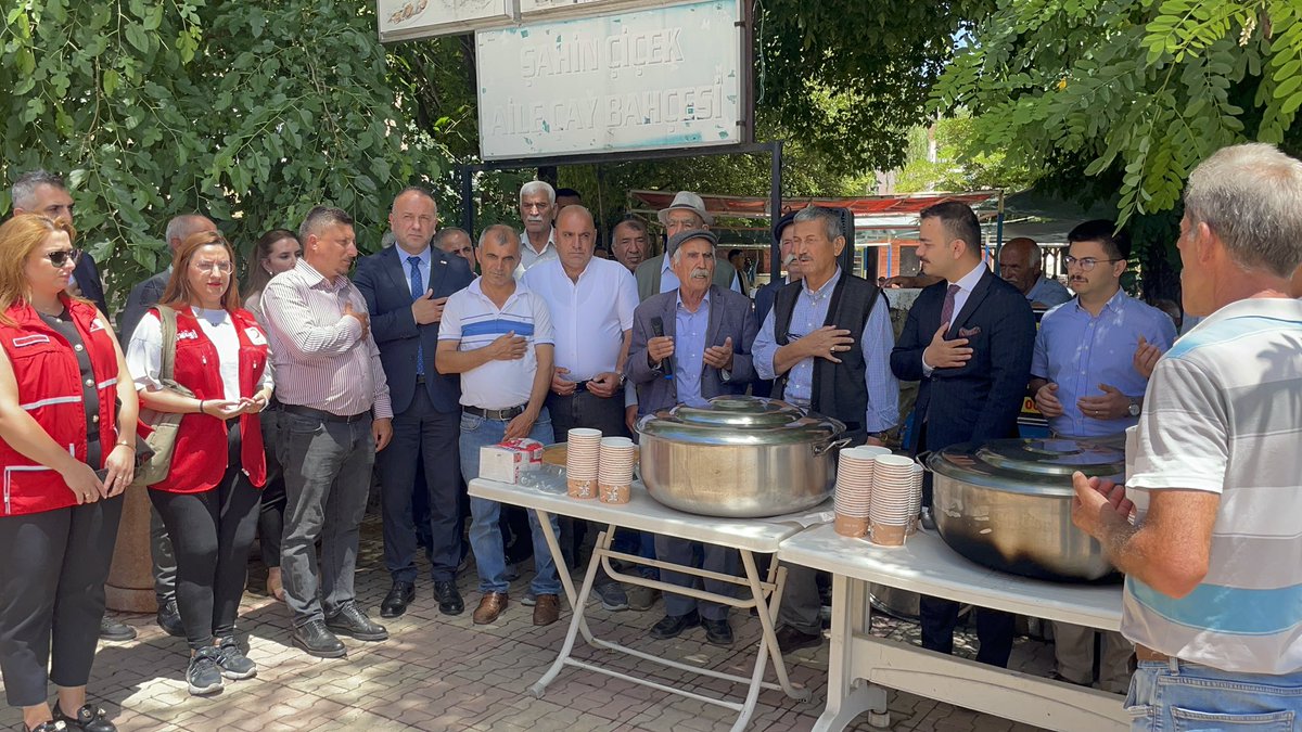 Kizilay_Tunceli's tweet photo. 📍Nazımiye

Türk Kızılay Tunceli olarak;
Paylaşmanın,hoşgörünün ve birlikteliğin simgesi olan Aşure günü vesilesiyle;
@nazimiye_kymkm’mız ve Değerli Bağışçılarımızın katkılarıyla düzenlenen aşure programına katılım sağladık🌙

Emeği geçen herkese teşekkür ederiz.🙏🏻
@sefikaygol https://t.co/pLTiQKbJYH