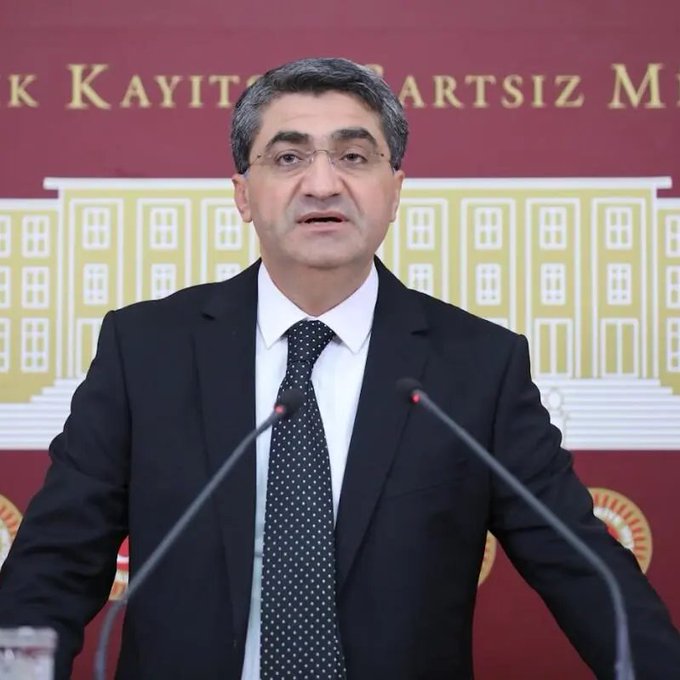 tekhabermerkezi's tweet photo. DEVA Partili Mehmet Emin Ekmen:  "Silah bırakan örgüt mensuplarının normal hayata dönmesinin temin edilmesi gerekiyor." #süleymaniye #silahlarsusuyor #terörsüztürkiye #yiğitbulut #lgs2025 #milan #pkk #hayırlıcumalar #boşnak #tiyatro #dolar3 #THM https://t.co/KKtLf66YM0