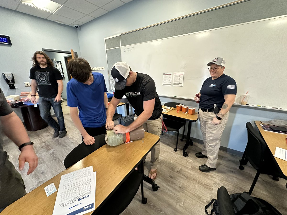 StratfordEMS1's tweet photo. PHTLS Class yesterday! Use had a great time working with and educating this great group of providers! #sems #semstec #svemsa #stratfordems #phtls https://t.co/3OCXaIUyu3