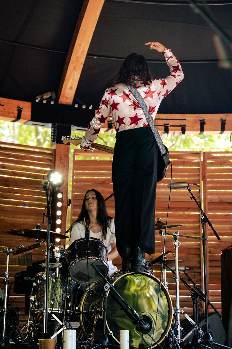 BSTHydePark's tweet photo. Holiday Mystics’ magic on The Birdcage Stage ✨
#BSTHydePark #HolidayMystics https://t.co/yC9SajFfCd