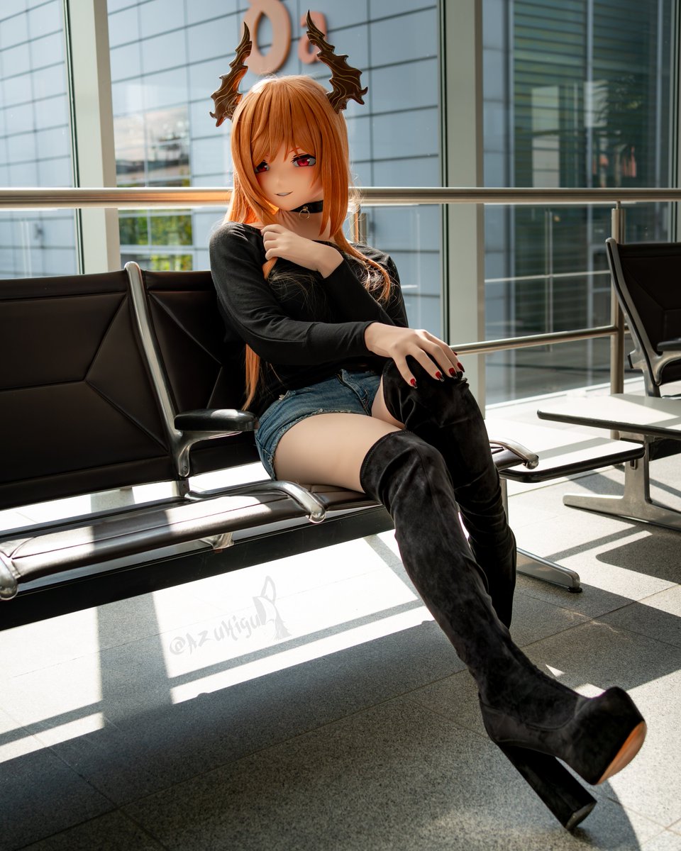 As I fell from the sky, I swore that I would protect those I love. Until I can do that, I will hide my wings and walk alongside the humans on this earth...

📸- <a href="/arymiah/">Ary</a> 🧡

#kigurumi #着ぐるみ #グラブル #Dokomi2025