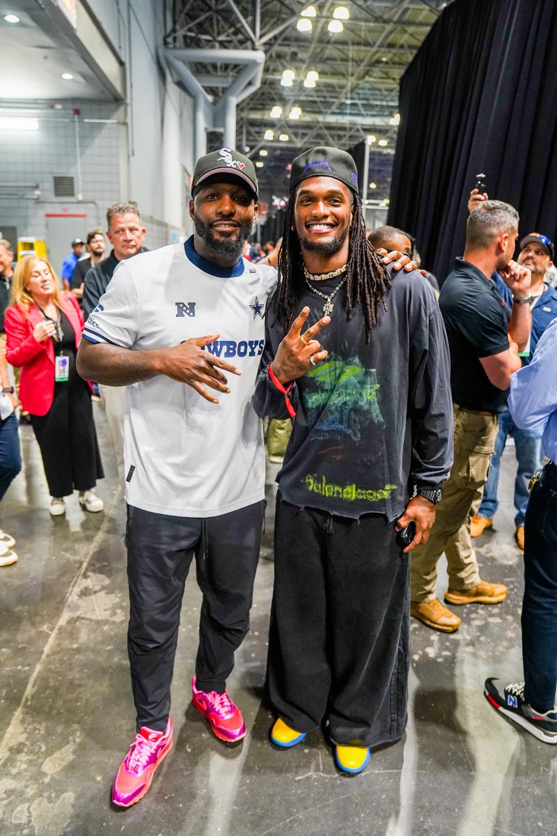 DezBryant's tweet photo. 88’s ⭐️ https://t.co/6N7J4x4eJm