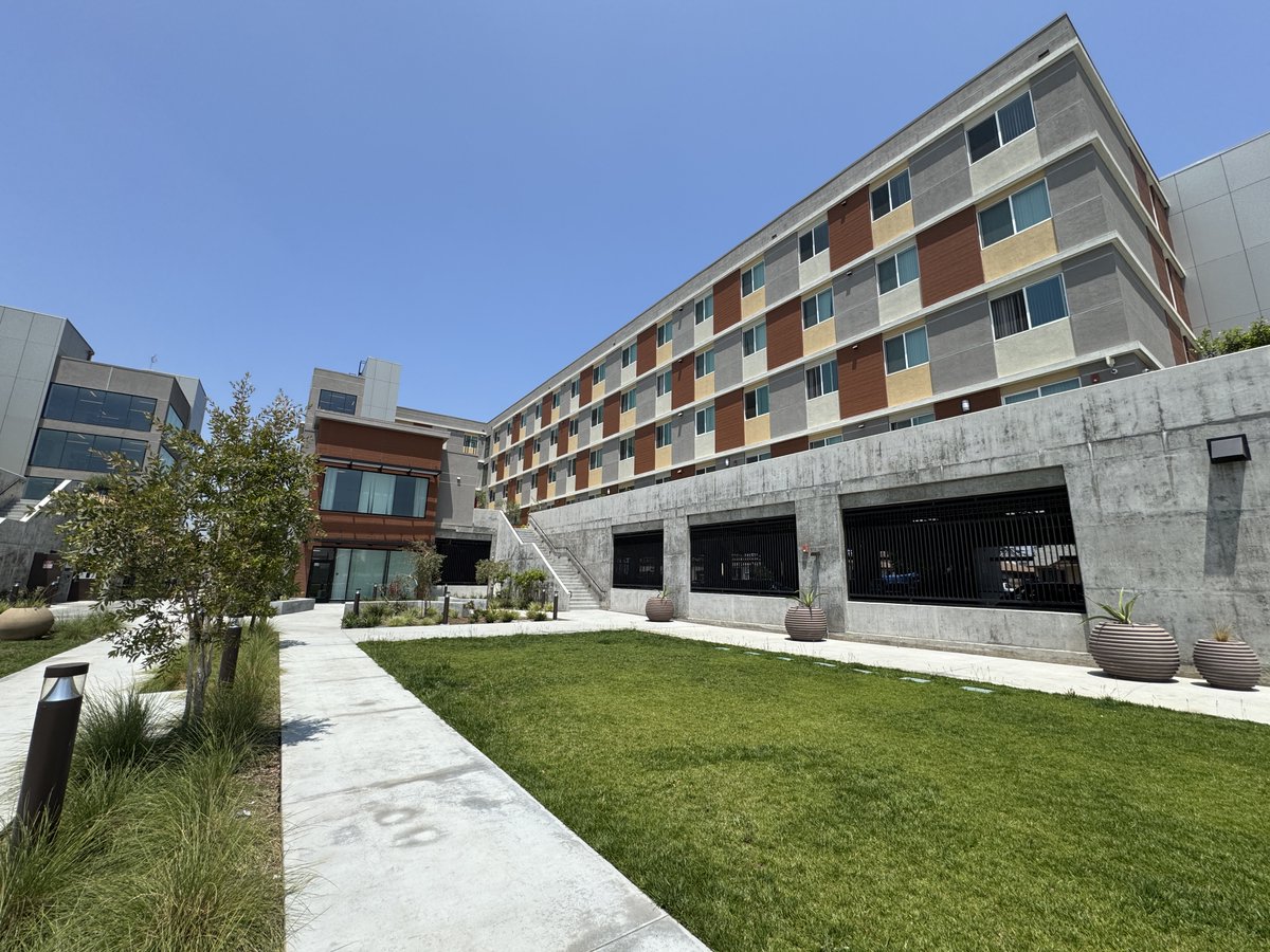 LACDevAuthority's tweet image. #FBF to the dual grand openings of Ruth Teague Homes & Marcella Gardens! Congratulations to @CRCD_SouthLA on delivering 112 new homes for households experiencing homelessness. We awarded $10.44 million in No Place Like Home funds to support the construction of these developments.