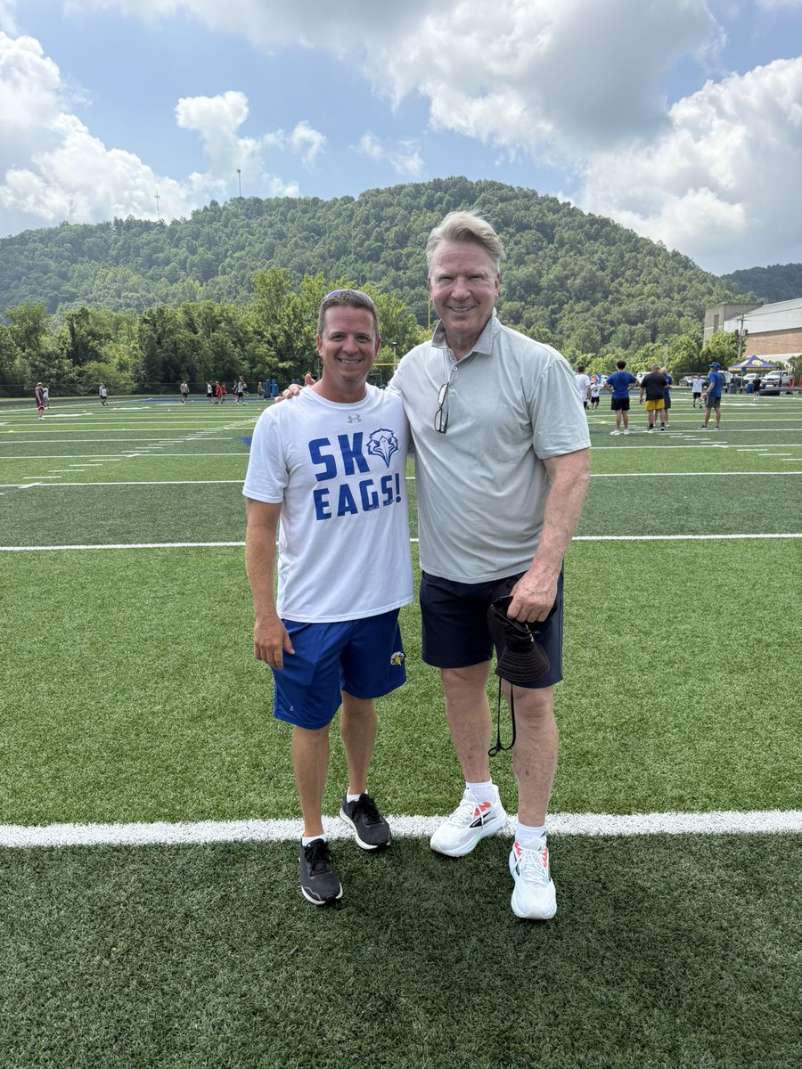Great to have legendary alumni <a href="/PhilSimmsQB/">Phil Simms</a>  back on campus this week!