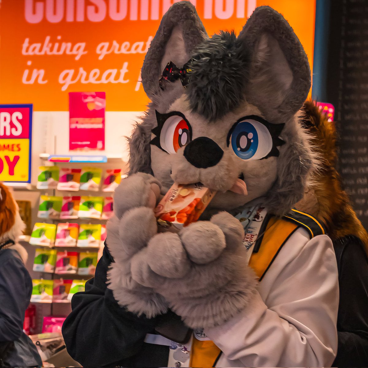 Mmmmm delicious mochi 
Happy #FursuitFriday !!!