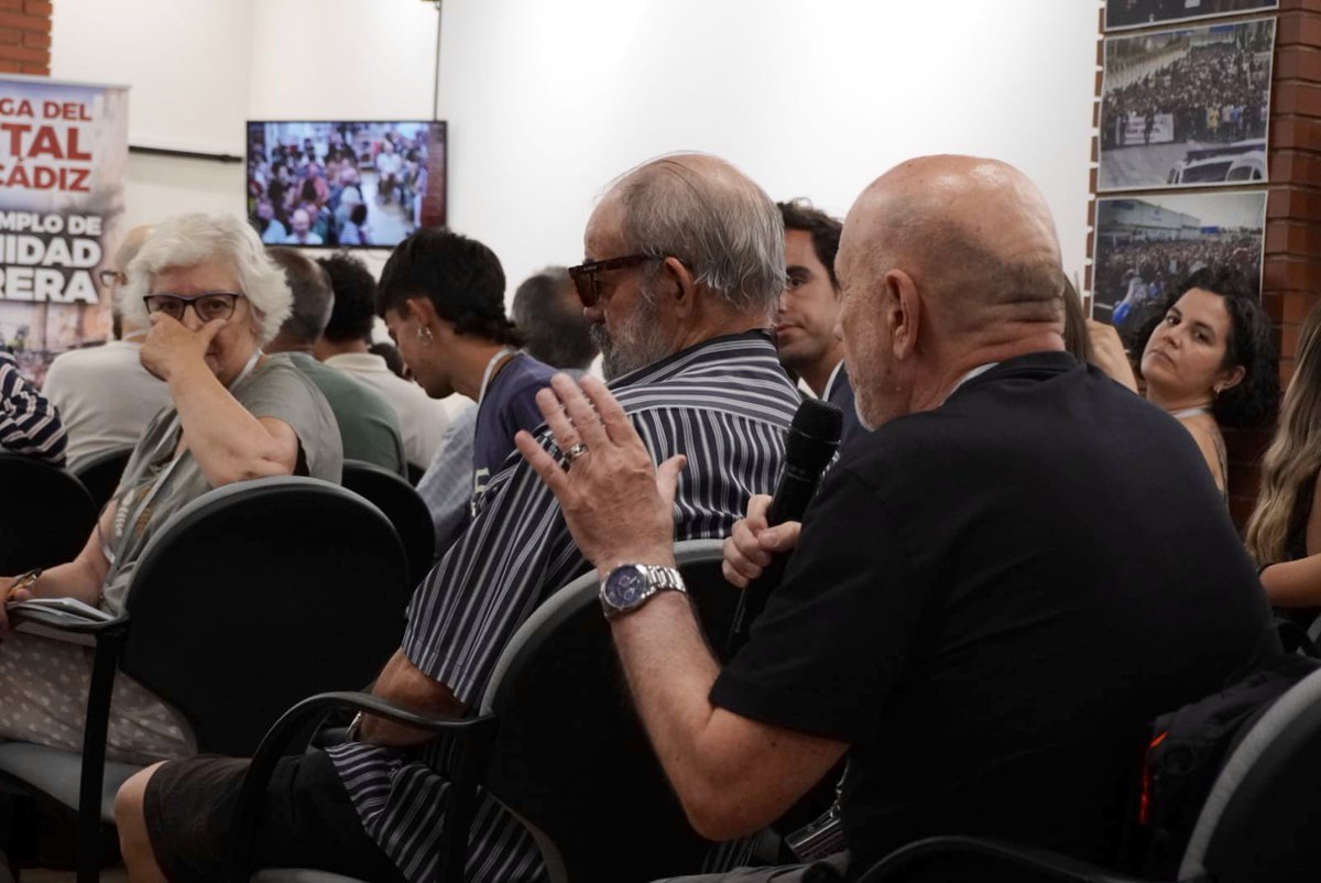 Tras un debate fantástico, donde hemos podido profundizar sobre la Internacional Comunista, el Zhenotdel y la lucha por la emancipación de la mujer trabajadora, y la Oposición de Izquierdas, clausuramos la sesión de hoy.
