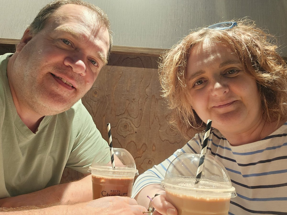 runawaygirl248's tweet image. We had a very warm Client meeting this afternoon so on the way home stopped off for an iced drink.....an iced "hot" chocolate is surprisingly nice....and refreshing π
#fridayvibes