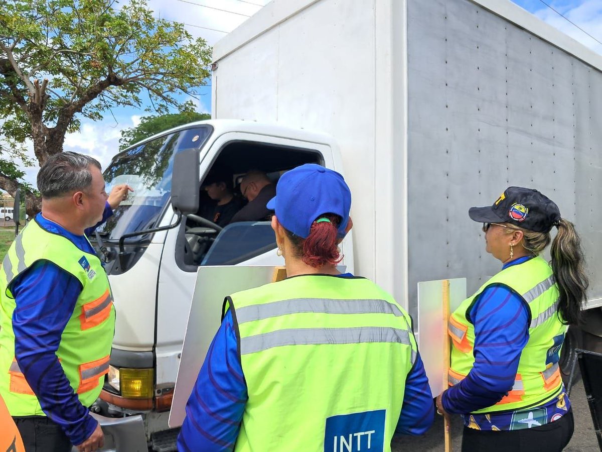 Trabajadores del INTT, oficina Ciudad Bolívar, en coordinación con la PNB, realizan operativos y campañas de concienciación para promover el uso adecuado de los dispositivos de seguridad al conducir