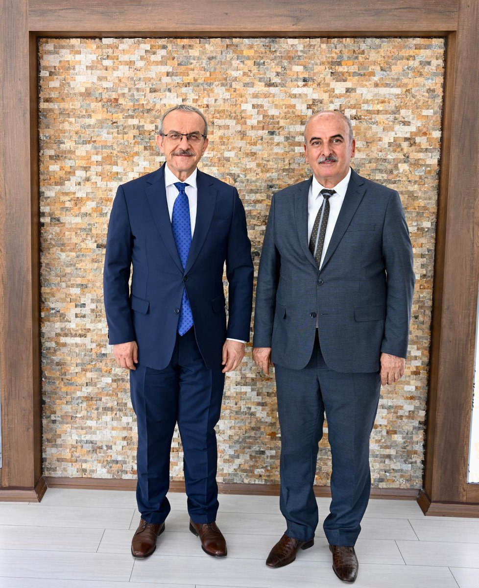 ihsanozbay44's tweet photo. Malatya Valimiz Sayın Seddar Yavuz’u belediyemizde ağırlamaktan büyük memnuniyet duyduk.

İlçemizin ihtiyaçları, projeleri ve geleceğe dair planlarımız üzerine verimli bir görüşme gerçekleştirdik.

Nazik ziyaretleri ve ilçemize olan desteklerinden ötürü Sayın Valimize teşekkür ediyoruz.