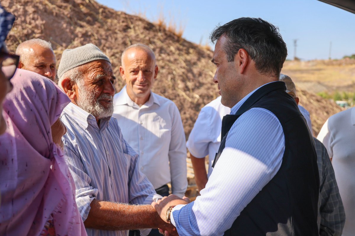 📍Kaşıkçı 

📌 Yangından etkilenen vatandaşlarımız için kurulan geçici barınma alanını ziyaret edip hemşehrilerimizle bir araya geliyoruz.

🇹🇷 Çocuklarımızın gülümsemesi, yaşlılarımızın hayır duası için devletin şefkat eli her zaman yanlarındadır.