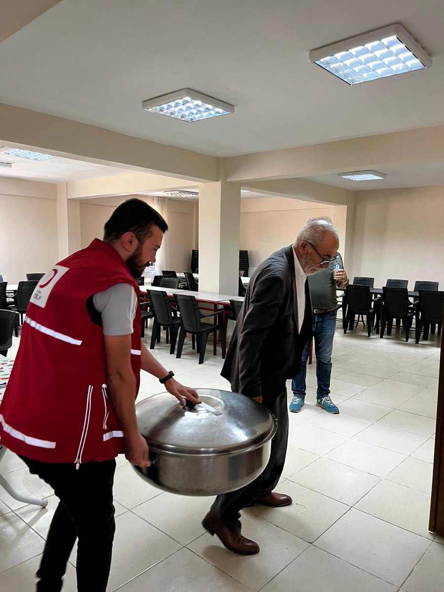Kizilay_Tunceli's tweet photo. 📍Mazgirt

Türk Kızılay Tunceli olarak;
Paylaşmanın,hoşgörünün ve birlikteliğin simgesi olan Aşure günü vesilesiyle;
Değerli Bağışçılarımızın katkılarıyla Şeyh Çoban Baba Cemevimizde düzenlenen aşure programına katılım sağladık🌙

Emeği geçen herkese teşekkür ederiz🙏🏻
@sefikaygol https://t.co/data13NiXe