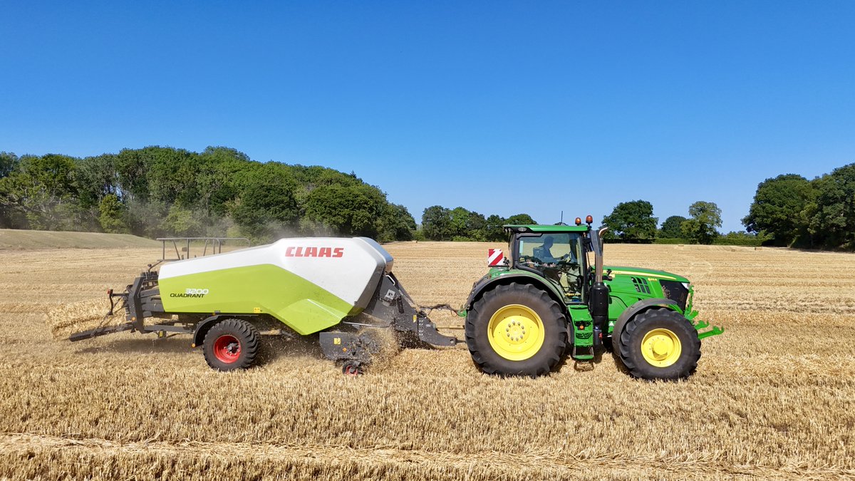 spj1958's tweet image. Bailing in 32ºC/90ºF 🥵 #nofarmersnofood #keyworkers 🚜 #mini4pro