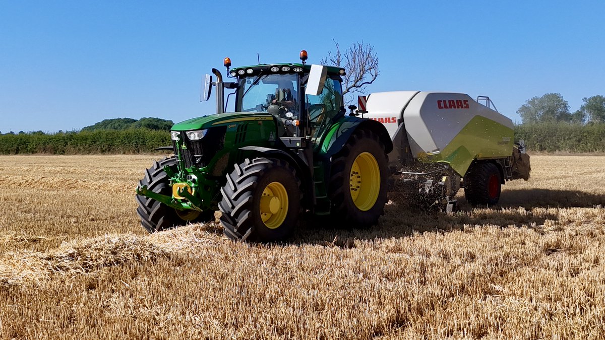 spj1958's tweet image. Bailing in 32ºC/90ºF 🥵 #nofarmersnofood #keyworkers 🚜 #mini4pro