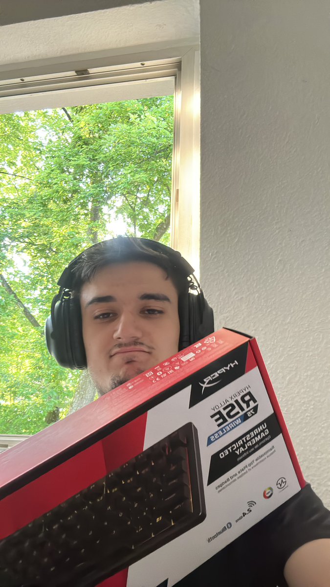 Zum Dank die letzten Monate verlosen wir eine HyperX Alloy Rise 75 Wireless Tastatur

Alles was ihr tun müsst dafür:
Mir auf Twitch folgen: twitch.tv/polomolooo
Mir auf Twitter folgen
Den Tweet retweeten und 2 Freunde taggen die Arsch in Valo sind 

Einsendeschluss is 1.08.25