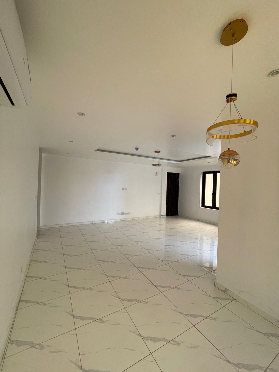 Crayjoe_'s tweet image. 12 UNITS OF 2 BEDROOM TERRACE DUPLEX WITH ELEVATOR
PRICE: N250M PER UNIT
LOCATION: IKATE, LEKKI
FEATURES:
Spacious rooms
Ample car space
Fitted kitchen
Gated compound
Serene environment
All rooms en-suite
Security lights.
Title: C of O
