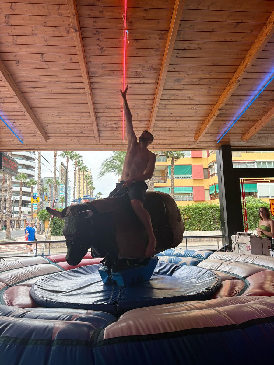 Social admin Joe Presley in Benidorm. Tour is going well. Hi de fucking hi.

#UTM