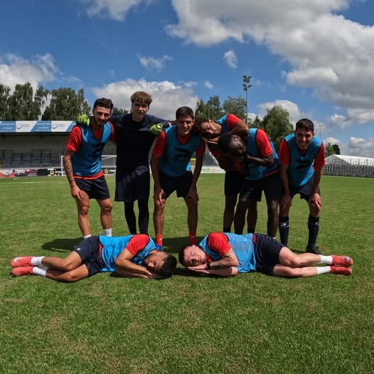 😎 𝗪𝗶𝗻𝗻𝗶𝗻𝗴 𝘁𝗲𝗮𝗺 𝗱𝘂 𝗷𝗼𝘂𝗿. Les Sang &amp; Marine clôtureront leur semaine de reprise par un bon test à Charleroi ce samedi (huis clos).