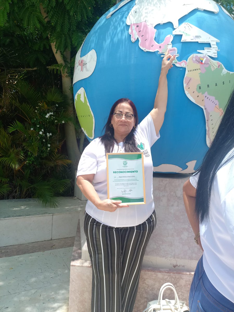 CubacooperaBel's tweet photo. La #BMCEnBelice continúa honrando el legado de la Colaboración Médica Cubana, y hoy lo ha demostrado con creces. Durante la XXIII Reunión de Jefes de Misiones en #UCCM, nuestra brigada fue distinguida con un merecido reconocimiento. 
1/4 sigue este hilo... https://t.co/GTjkfekN2v