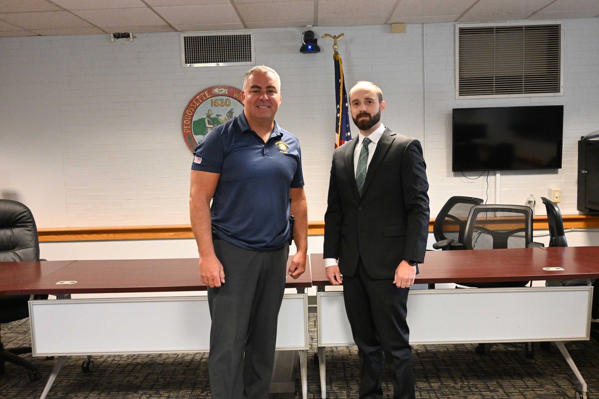 Welcome to Watertown PD, Officer Francis Yannizzi!
Sworn in today, Officer Yannizzi brings 13 years of experience from Massport PD and is a 2012 Plymouth Academy graduate. He begins orientation next week, followed by field training.
#WatertownPD #SwearingIn #NewOfficer