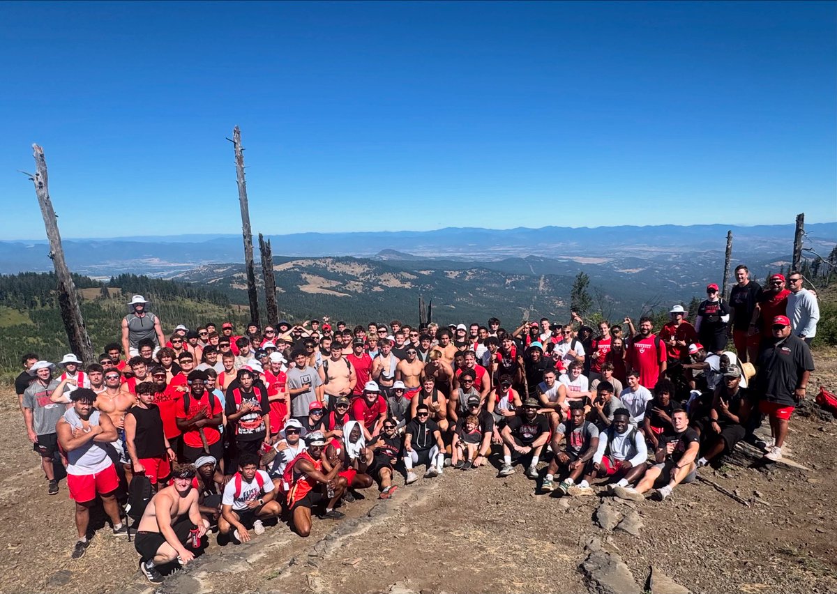 Grizzly Peak✅

Our 2025 team wrapped up the week by climbing the Peak that gives us one of the best backdrops in college football.

#WE / #UpTheMO