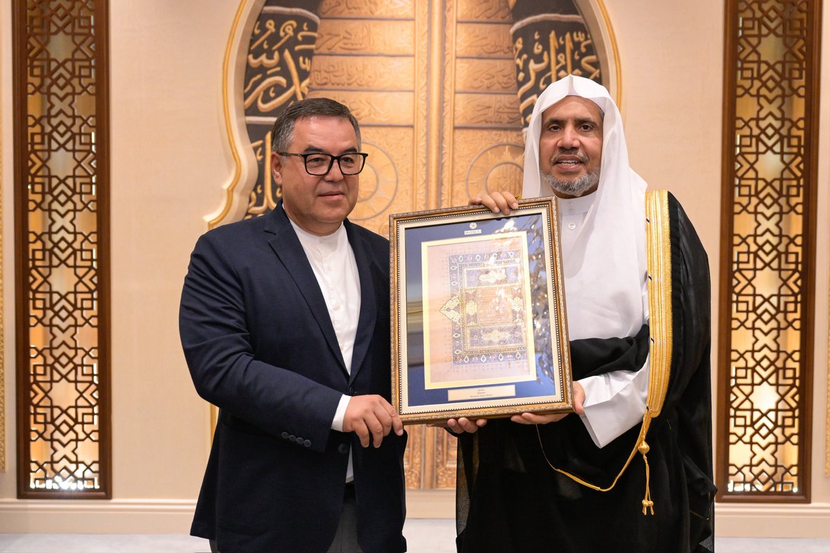 MWLOrg_en's tweet image. At the headquarters of the Muslim World League (MWL) in Makkah, H.E. Sheikh Dr. #MohammedAlissa @MhmdAlissa, Secretary-General of the MWL and Chairman of the Organization of Muslim Scholars, met with H.E. Dr. Firdavs Abduhalikov, President of the Center for Islamic Civilization…