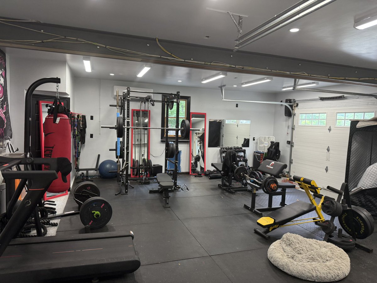 New #WeHackHealth gym flag with updated pics of the layout at the new house. Let’s goooo