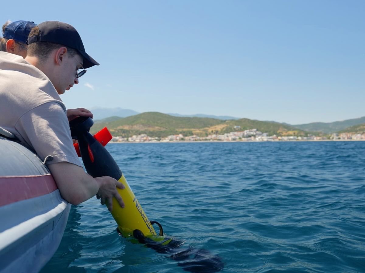 Kavala’da EfxINNOs çalıştayındayız.  AUV eğitimi ve saha uygulamalarıyla yenilikçi teknolojilerin kıyısal ekosistemlere entegrasyonunu tartıştık. ROV çalışmalarımızı ve ilk saha verilerini proje ortaklarımızla paylaştık.
#Karadeniz #kıyısalekosistem #seagrass #EfxINNOs #AUV