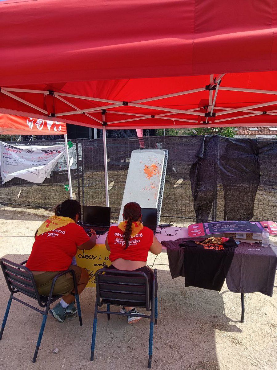 Plataforma per la Llengua - Catalunya (@pllcatalunya) on Twitter photo 👏Un any més som a ARRELS, la Festa Major de l'<a href="/acampadajove/">Acampada Jove</a>, mostrant els jocs finalistes dels darrers Premis <a href="/SagaSaloGaming/">SAGA Saló del Gaming</a> amb la col·laboració de <a href="/Gamesportselect/">Gamesports Electrònics</a> 👏Un any més som a ARRELS, la Festa Major de l'<a href="/acampadajove/">Acampada Jove</a>, mostrant els jocs finalistes dels darrers Premis <a href="/SagaSaloGaming/">SAGA Saló del Gaming</a> amb la col·laboració de <a href="/Gamesportselect/">Gamesports Electrònics</a>