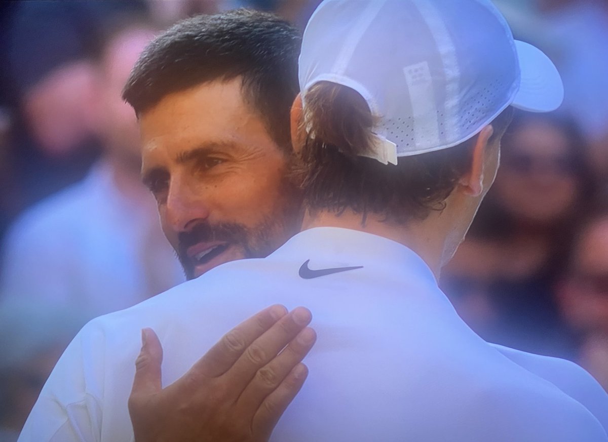 rowenamezzo's tweet image. 👏👏👏 Congratulations @DjokerNole on a great tournament.
Battling on Centre Court with a painful injury & so gracious after the match.
“If you can meet with triumph and disaster
And treat those two impostors just the same”…
Please come back next year.
#Wimbledon #Wimbledon2025