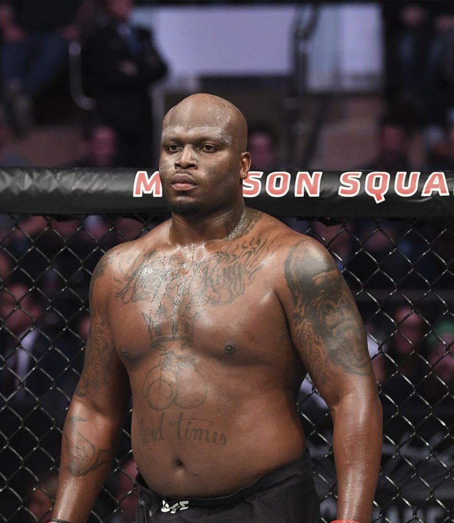 CovMMACentel's tweet image. Report: Donald Trump has reportedly sent CIA scouts to attend tomorrow鈥檚 UFC event to evaluate Derrick Lewis as a potential recruit for the upcoming White House UFC event.
(Via @arielhelvvani)