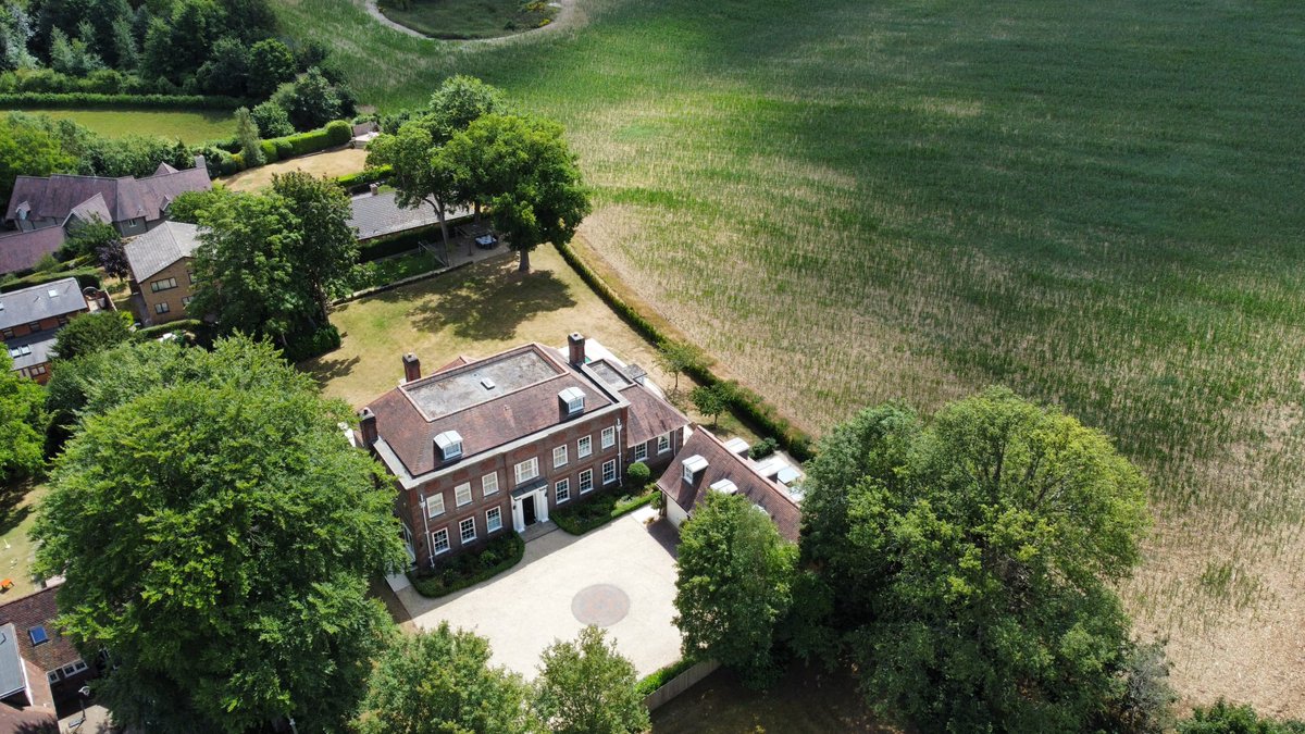 JamieLedwith's tweet image. Just a little fly around with the drone this week...

#photography #homedesign