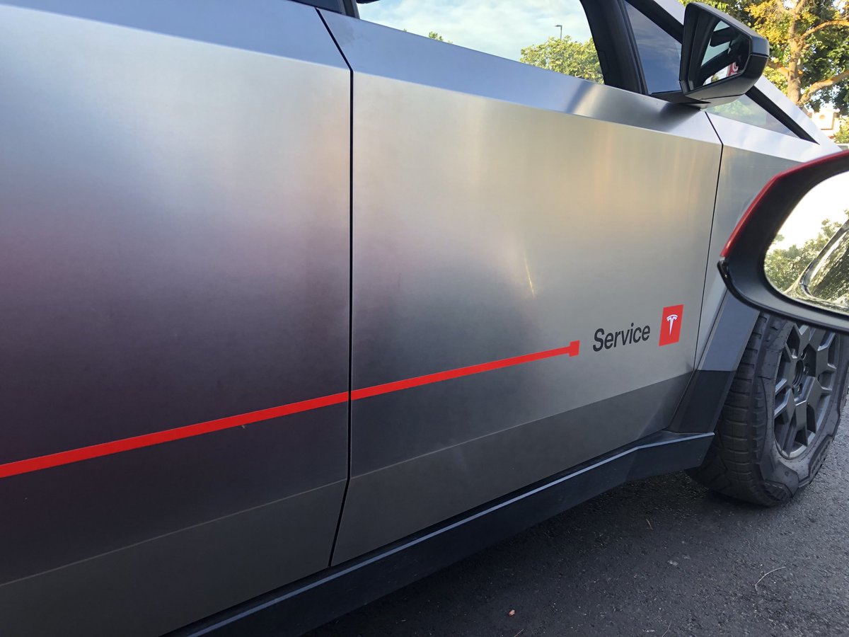 🚨Not Breaking News 🚨

Your perfectly fine "buyback" was spotted in Manteca Supercharger.
$TSLA might be on to something and as an investor you love to see it. 
🥰Big brain energy 

-Prez