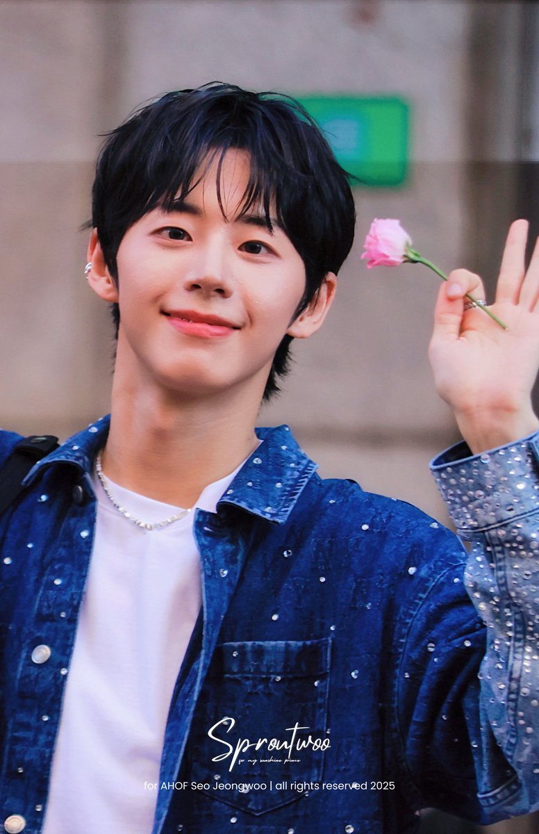 sproutwoo's tweet photo. 250711 | Music Bank
 
🤍🤍 

#아홉 #AHOF
#서정우 #JEONGWOO https://t.co/V0BIbctCj4