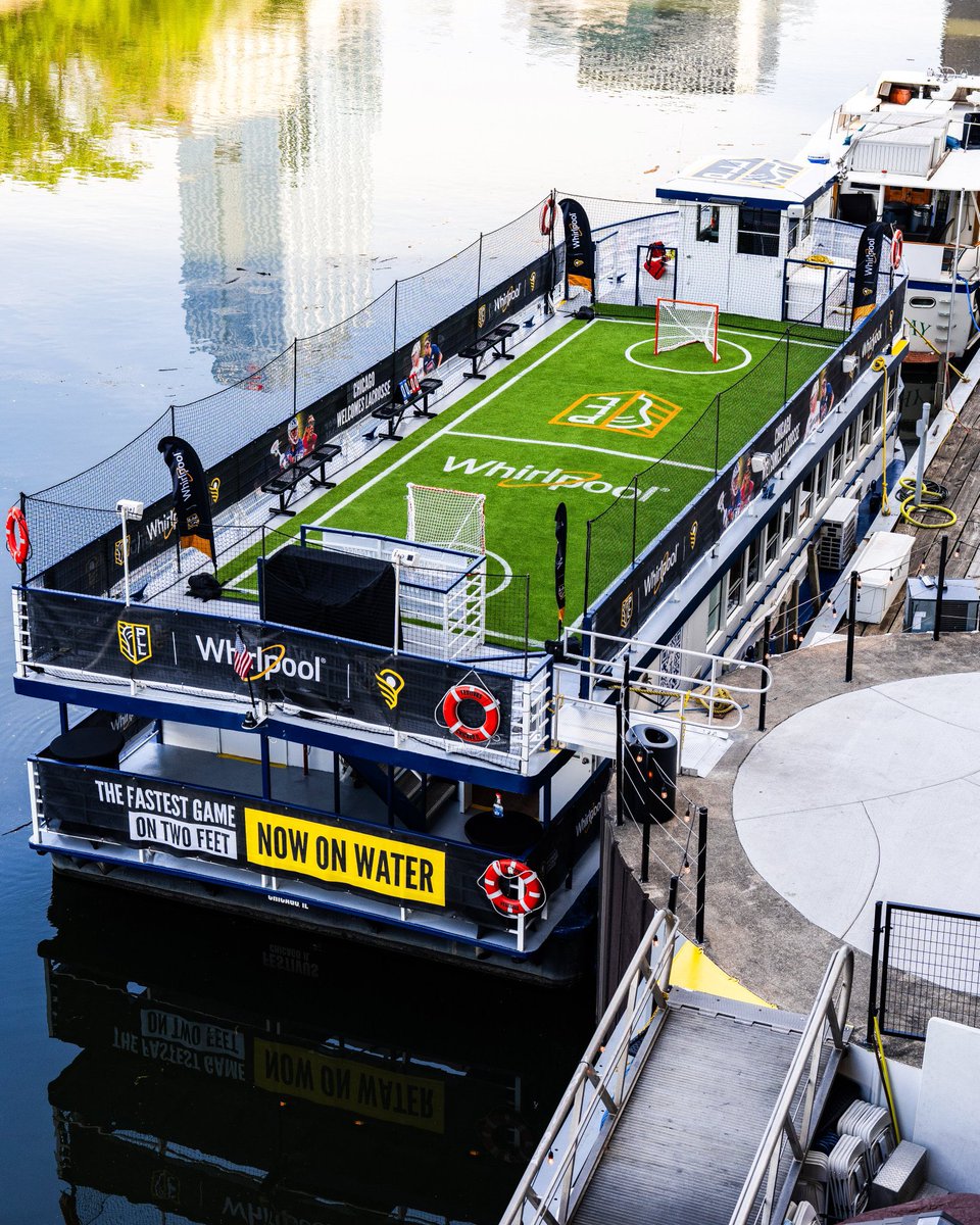 MarylandWLax's tweet image. 𝐓𝐞𝐫𝐩𝐬 𝐥𝐨𝐯𝐞 𝐭𝐡𝐞 𝐰𝐚𝐭𝐞𝐫 🐢
History made in Chicago as @LizzieColson and @wlacrosseleague hit the river for the first lacrosse game on water!