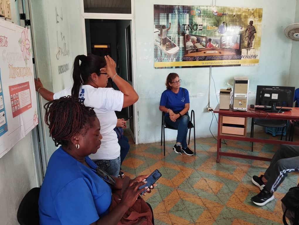 JClubVillaClara's tweet photo. 📢Seguimos el recorrido, ahora  en el municipio de Encrucijada 
👉🏻 Se conversan temas importantes para seguir trabajando y llevando la transformación digital a los hogares. 
#JovenClubTeConecta #VeranoSiempreJoven  #JovenClubVillaClara
#JovenClubXCuba https://t.co/XbopbbNzi1