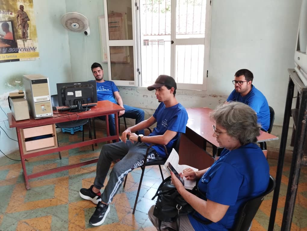 JClubVillaClara's tweet photo. 📢Seguimos el recorrido, ahora  en el municipio de Encrucijada 
👉🏻 Se conversan temas importantes para seguir trabajando y llevando la transformación digital a los hogares. 
#JovenClubTeConecta #VeranoSiempreJoven  #JovenClubVillaClara
#JovenClubXCuba https://t.co/XbopbbNzi1