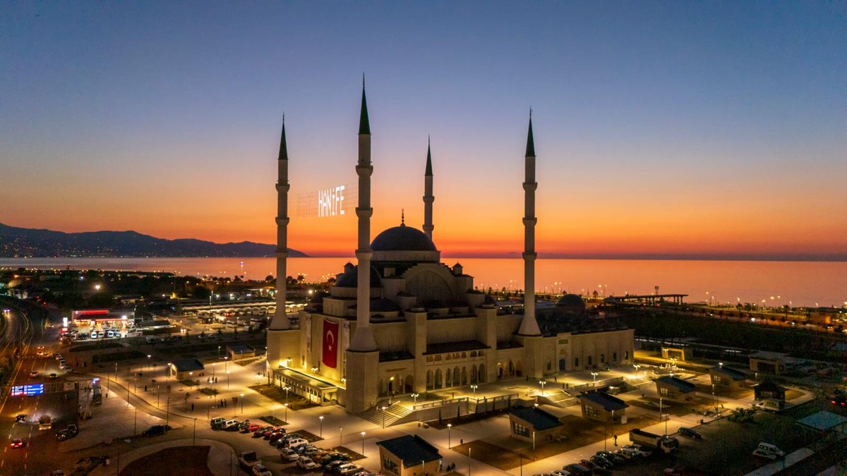 hc_huseyincelik's tweet image. 🗓️ Bugün, Değerli Dostum Çevre Eski Bakanı Sayın Erdoğan Bayraktar’ın, merhume Annesi Hanife Bayraktar adına yaptırdığı Hanife Hatun Camii’nin açılış merasimi için Trabzon’daydık.🕌
— Bu muhteşem eserin ortaya çıkmasında emeği olan herkesi tebrik ediyorum.
— Bu eser, şimdiden…