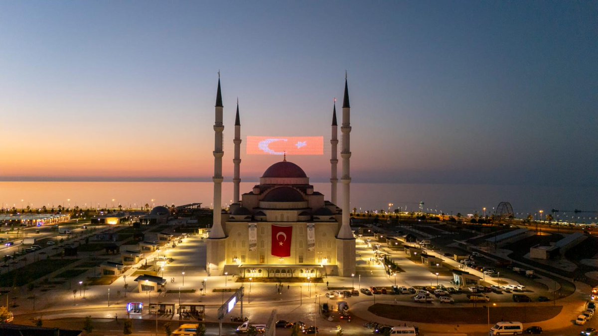 hc_huseyincelik's tweet image. 🗓️ Bugün, Değerli Dostum Çevre Eski Bakanı Sayın Erdoğan Bayraktar’ın, merhume Annesi Hanife Bayraktar adına yaptırdığı Hanife Hatun Camii’nin açılış merasimi için Trabzon’daydık.🕌
— Bu muhteşem eserin ortaya çıkmasında emeği olan herkesi tebrik ediyorum.
— Bu eser, şimdiden…