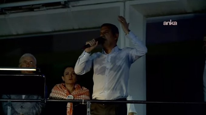 TCKemalBildis_'s tweet image. Özgür Özel Antalya da TER içinde kaldı!
Hiçbir ter karşılıksız kalmaz!
Bu şiiri ona yazdım.
İçimizden birisin
Uzak değil berisin
Halkımızın serisin!
Alnımızın TERİSİN!
Gözümüzün ferisin
Sözümüzün erisin
Hepimizin pirisin
Mangal yürek birisin!
Beğendiniz mi?