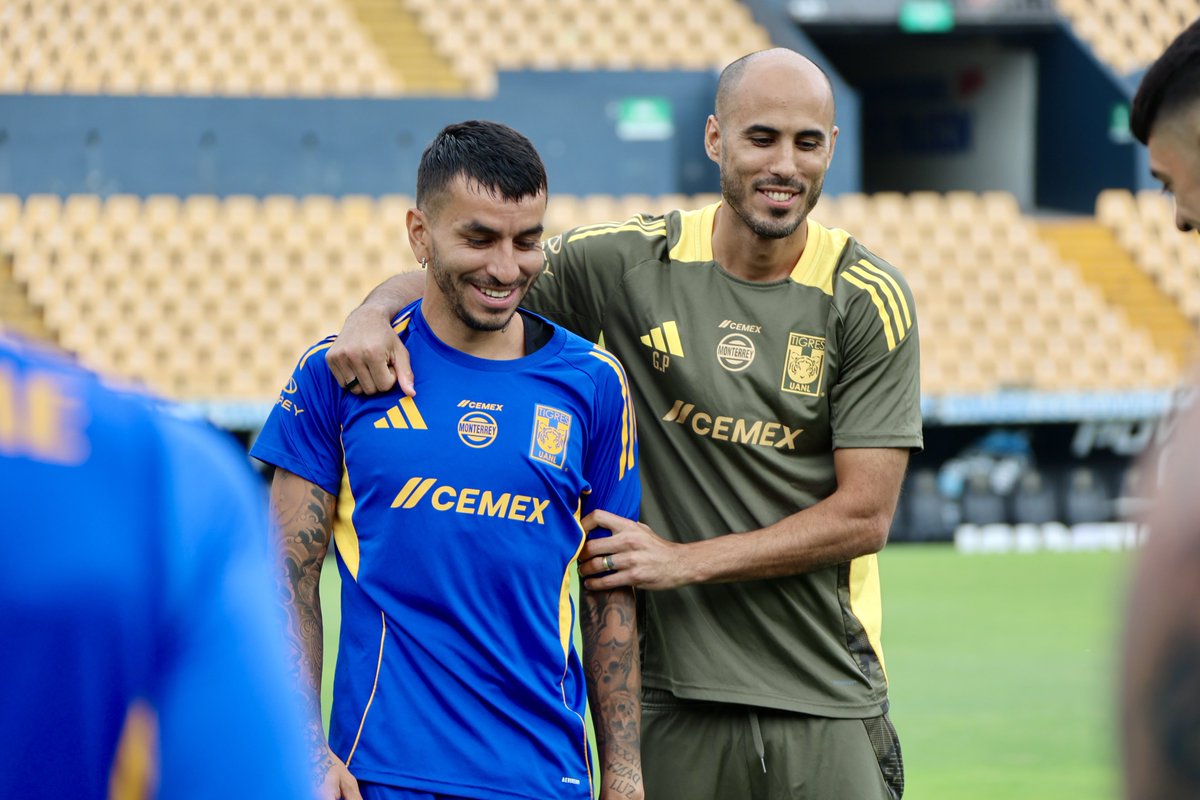 TigresOficial's tweet image. 🫂🐯 ¡Una cálida bienvenida a @AngelCorrea32 en su presentación ante el Cuerpo Técnico y plantel!