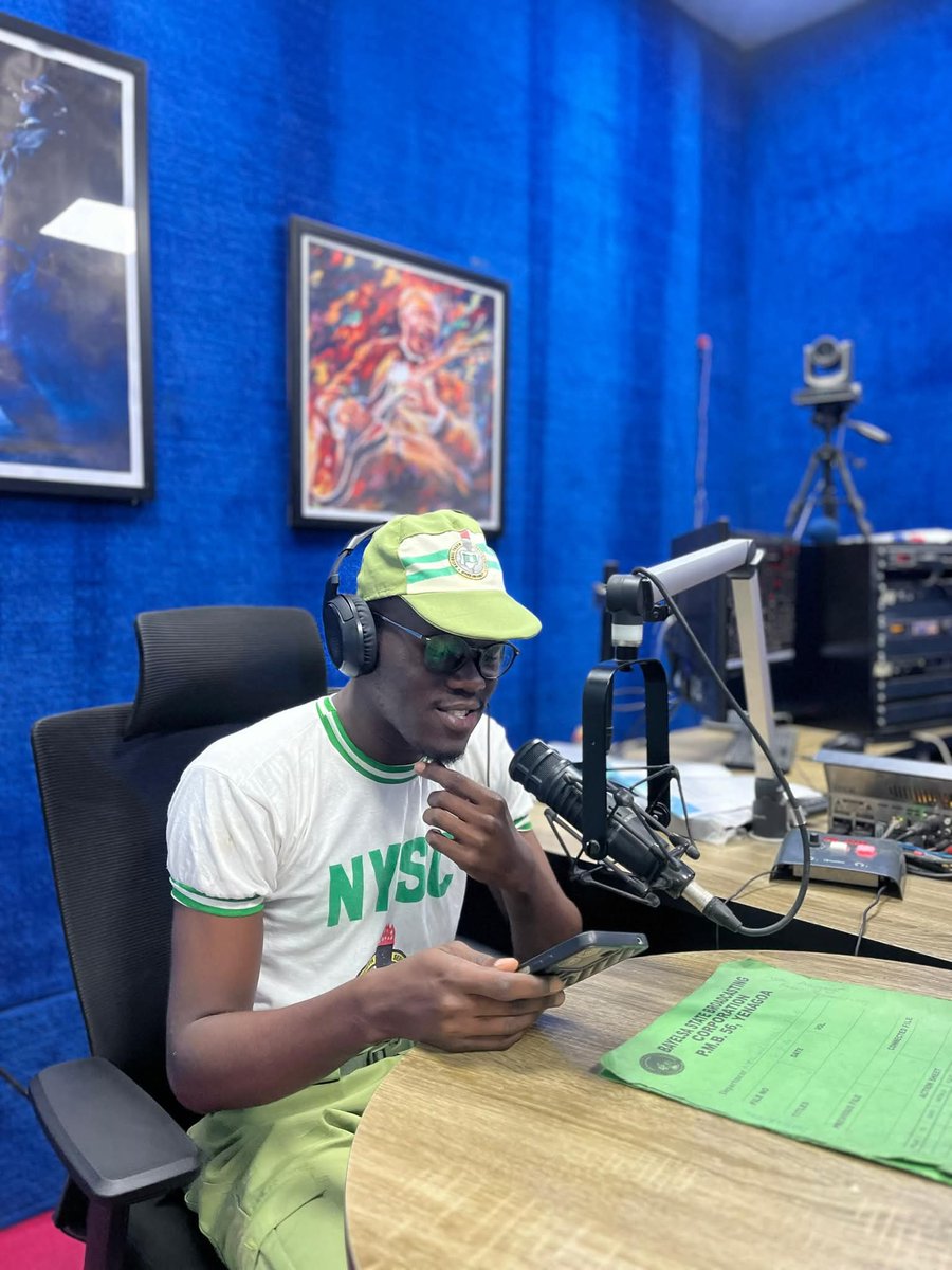 nysc360's tweet photo. Photo speaks on Convenience vs.conscience -why we break the law when it suits us@ Corper's lounge at Glory 97.1fm (Radio Bayelsa)
#nyscbayelsa #nyscdiary #nysccatalogue #nyscchronicles https://t.co/oADEmEKfCs