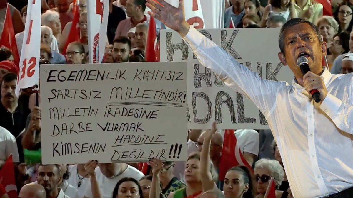 cumhuriyetgzt1's tweet photo. Özel'den Manavgat açıklaması!

"İletişim Başkanlığı baklava görüntüleri çıktığı zaman bütün vekillere, bakanlara üzerinde CHP yazan baklava resimleri yolladı. İnceledik, gördük ki baklavacı sizin işbirlikçiniz! Kaçak içki, uyuşturucu işiyle almışlar, bir ay salmışlar, kumpası kurmuşlar! Baklavanın üstünde ampül yanmış!"

https://t.co/sgHiBeJ3oH