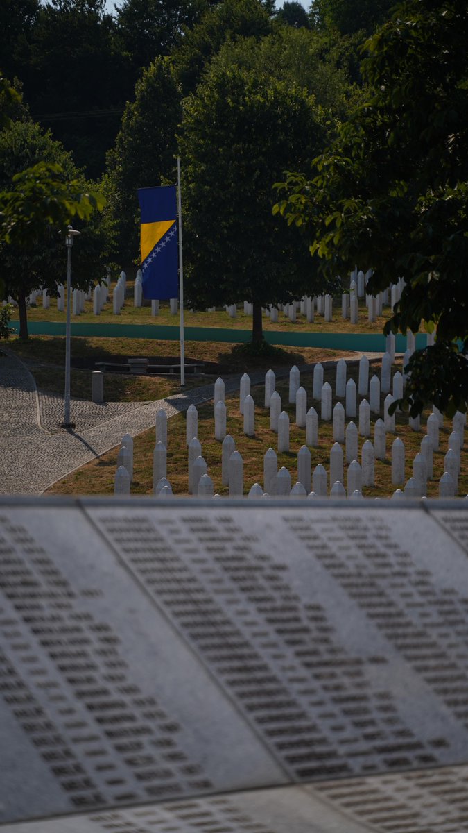 Söz konusu Müslüman olunca insan hakları ve merhametin göz ardı edildiği yer #Srebrenitsa 

Güç ve iktidar; basiret ve ahlâktan yoksun olursa insanlık için yalnızca felâket getirir.
Muhammed İkbal