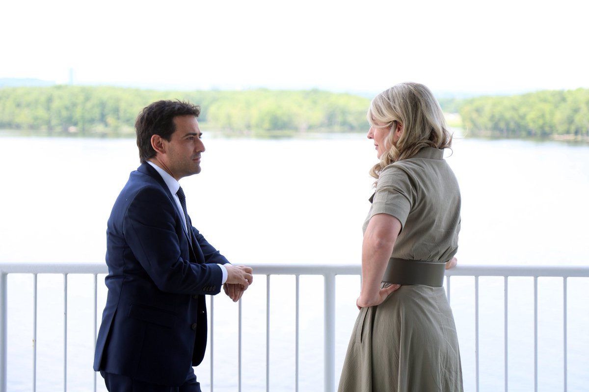 Stéphane Séjourné (@steph_sejourne) on Twitter photo Un nouvel âge d’or des relations 🇪🇺-🇨🇦.
C’est avec cette promesse que nous avons conclu avec mon homologue canadienne <a href="/melaniejoly/">Mélanie Joly</a> les premières discussions sur notre partenariat industriel.
Nous nous retrouverons à la rentrée à Bruxelles pour la concrétiser. Un nouvel âge d’or des relations 🇪🇺-🇨🇦.
C’est avec cette promesse que nous avons conclu avec mon homologue canadienne <a href="/melaniejoly/">Mélanie Joly</a> les premières discussions sur notre partenariat industriel.
Nous nous retrouverons à la rentrée à Bruxelles pour la concrétiser.