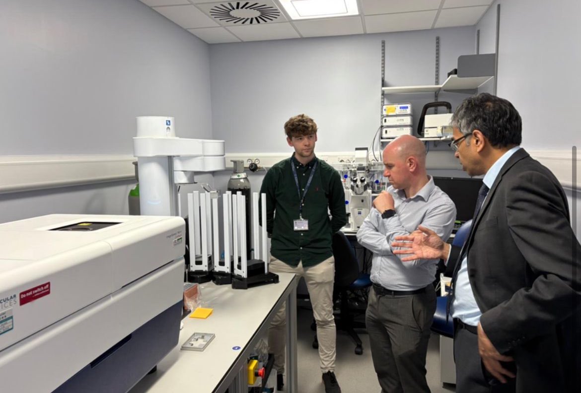 FJMcNally's tweet image. Earlier today I visited the UK Dementia Research Institute at the University of Edinburgh. Their work in regenerative neurology, particularly in tackling Motor Neurone Disease (MND), is among the most advanced in the UK. The brilliant team shared progress on the MND-SMART trial.