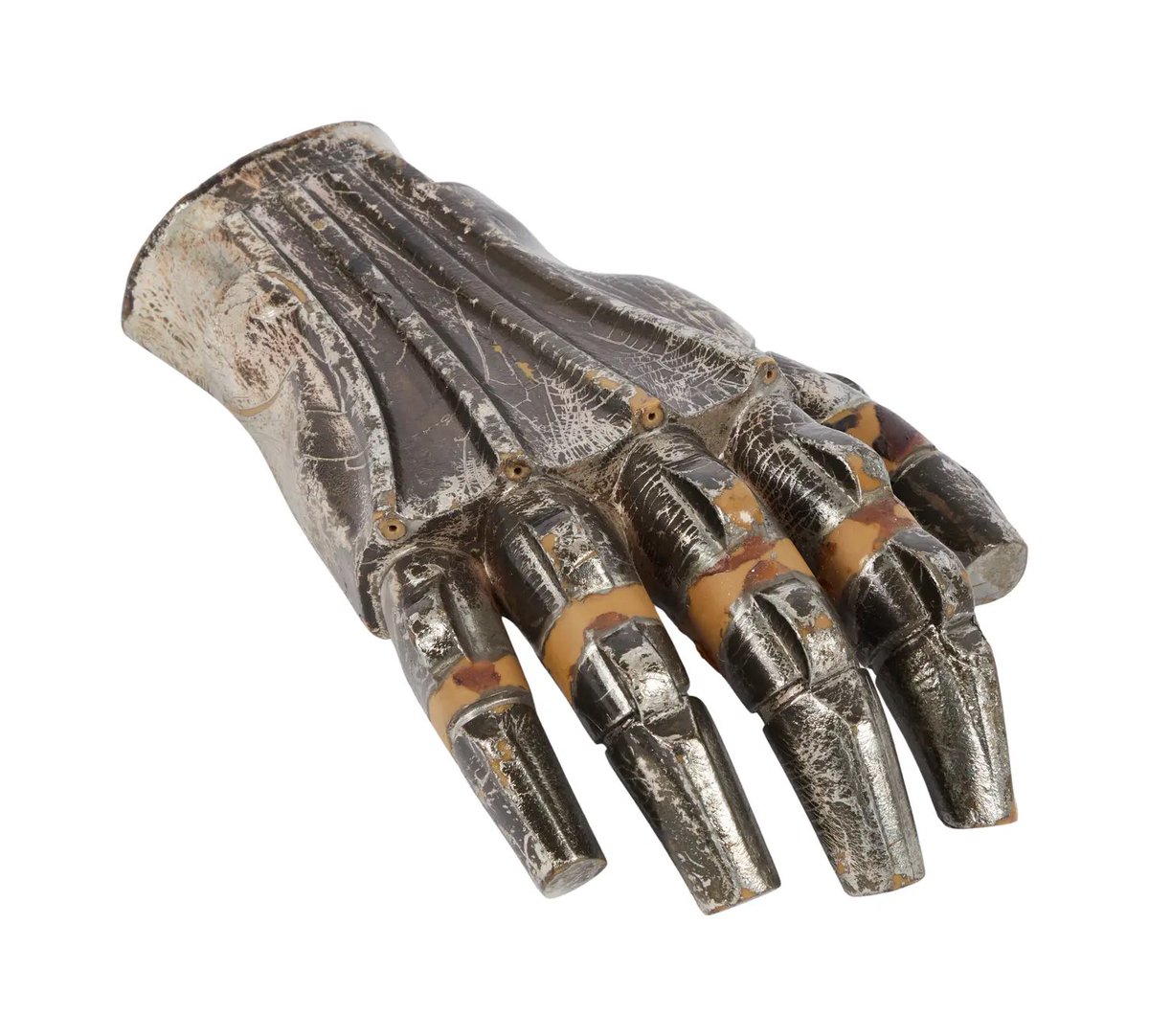 TheSagaMuseum's tweet image. The @JuliensAuctions Echoes from the Galaxy auction features over 190 Star Wars treasures from the founding collections of The Saga Museum. View all items, register and YES- you can start bidding NOW! juliensauctions.com/en/auctions/ec… #StarWars