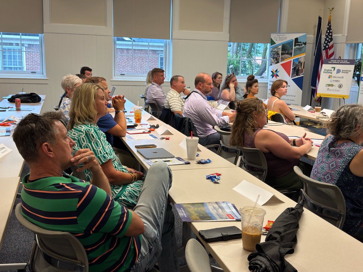 VARuralCenter's tweet image. As we head back home, with the #SWVA Appalachian Mountains in our rearview, our hearts are full!
A great time growing with this year’s cohort and reconnecting with #VRLI alumni from the past while in this magical part of the Commonwealth.
Next stop- Shenandoah Valley!
