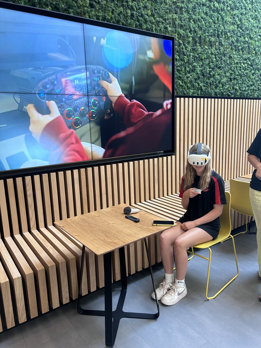 crickhowellhs's tweet image. An inspiring trip to Bridgend for the CiTB Women in Construction Day. Y9 girls enjoyed team building, critical thinking tasks,talks from inspirational women & learnt about the variety of careers in the construction industry! Diolch! π·π½ββοΈπ§±ππ βοΈπ¨βοΈποΈπ»#womeninconstruction @CITB_UK